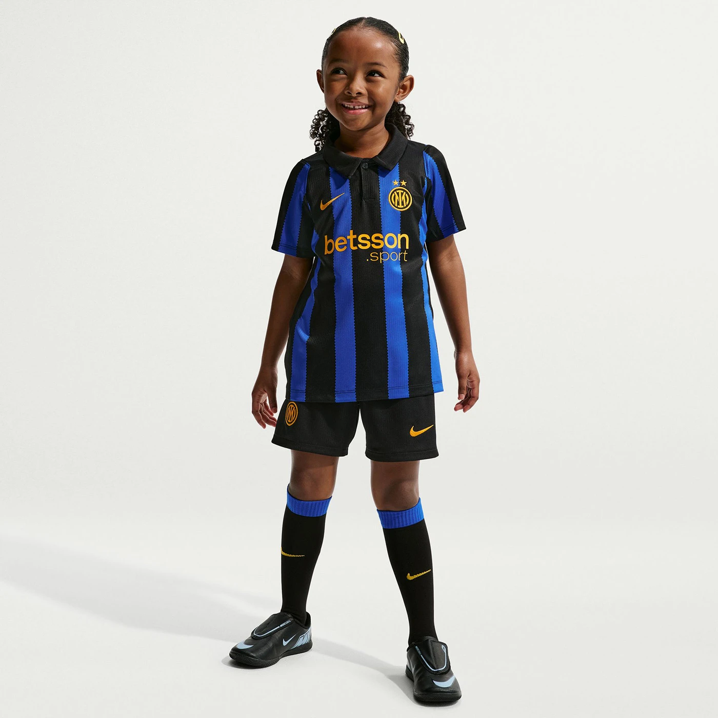 Kid's Nike Inter Milan Home 2026 Kit - Image 6